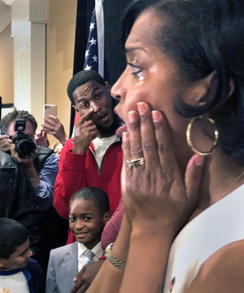 Hayes%20hands%20on%20face